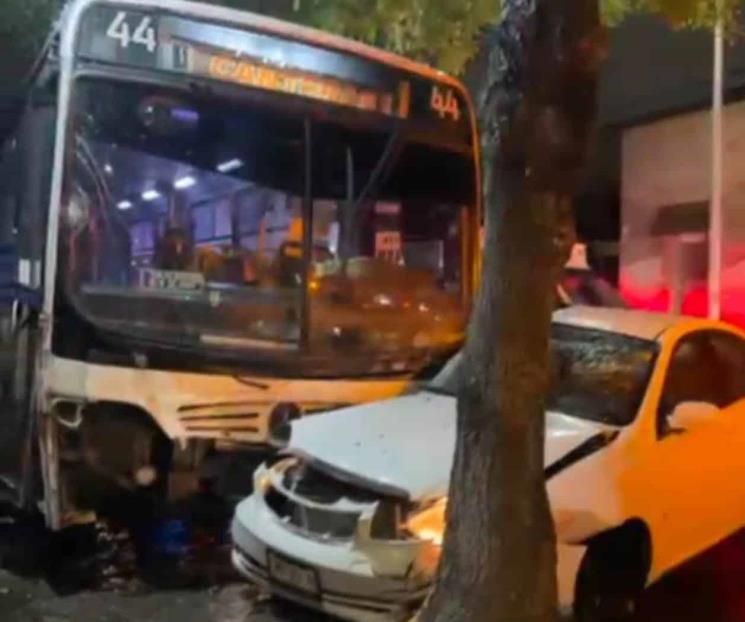 Choque entre ruta urbana y auto deja cuatro heridos Choque entre ruta urbana y auto deja cuatro heridos