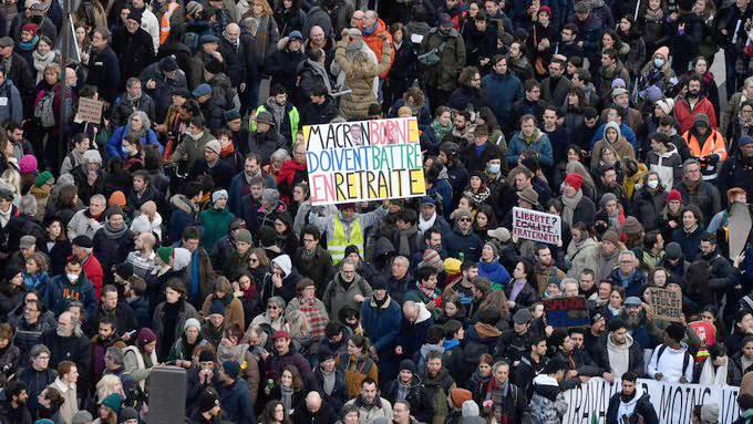 Protestan de nuevo en Francia por esquema de jubilaciones