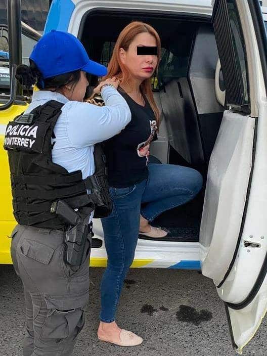 Arrestada después de que acompañada de tres hombres armados con machete llegó a un domicilio donde habita su ex esposo para amenazarlo y que se saliera de la casa