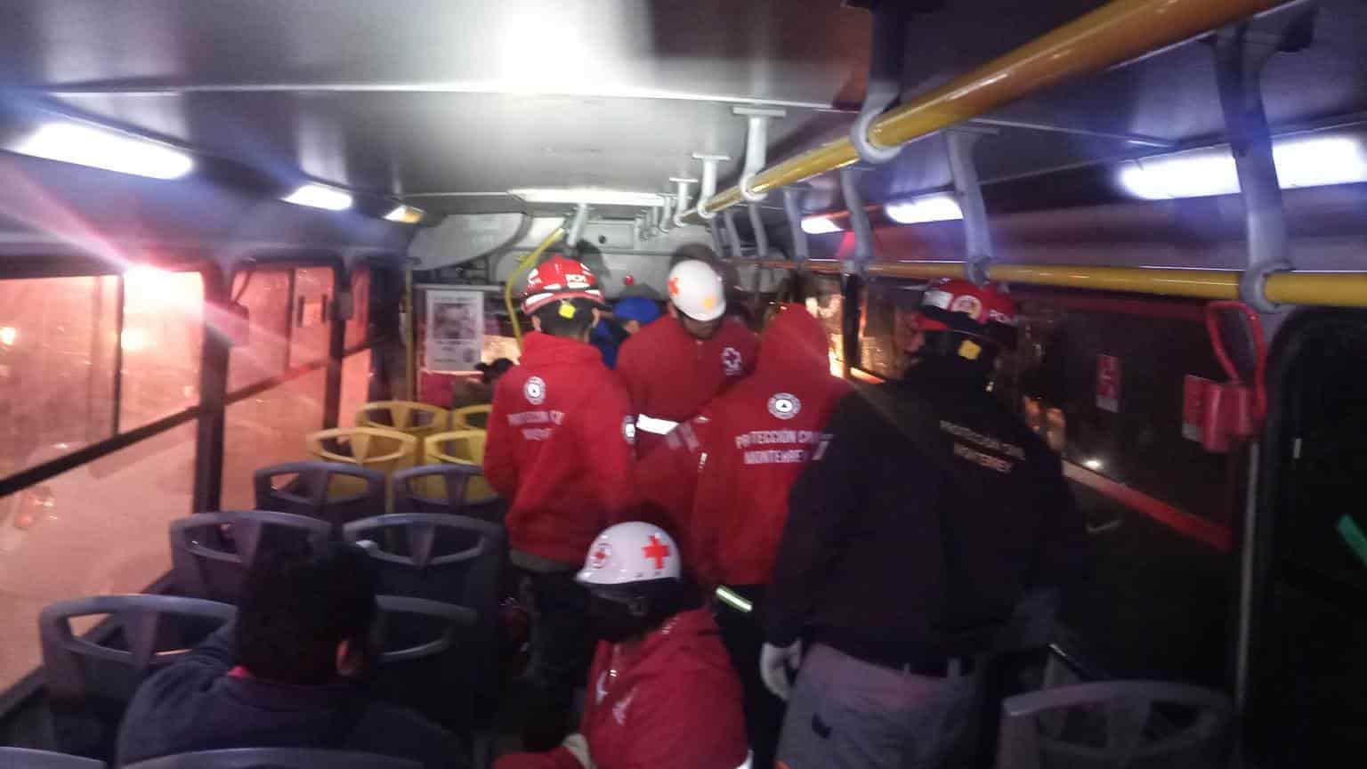 Al menos cuatro lesionados dejó un choque entre un transporte urbano de la Ruta Canteras y un vehículo particular