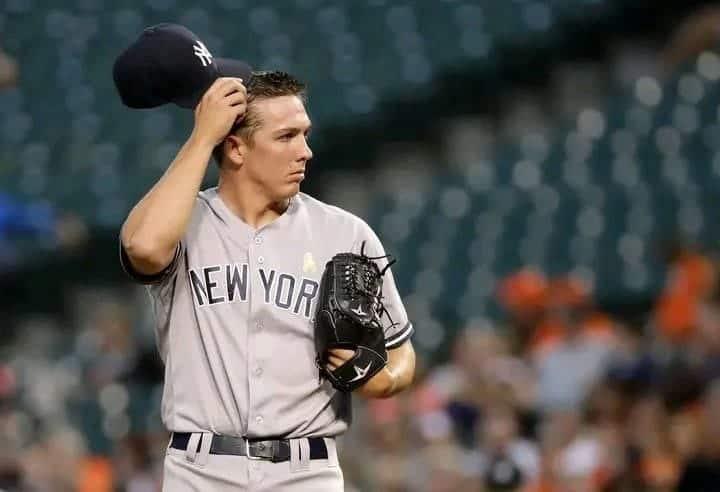 Firman los Azulejos a Chad Green Firman los Azulejos a Chad Green