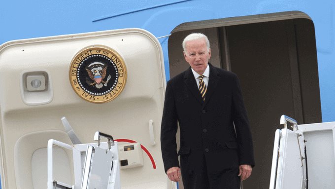 Llama Biden a reducir comisiones de boletos