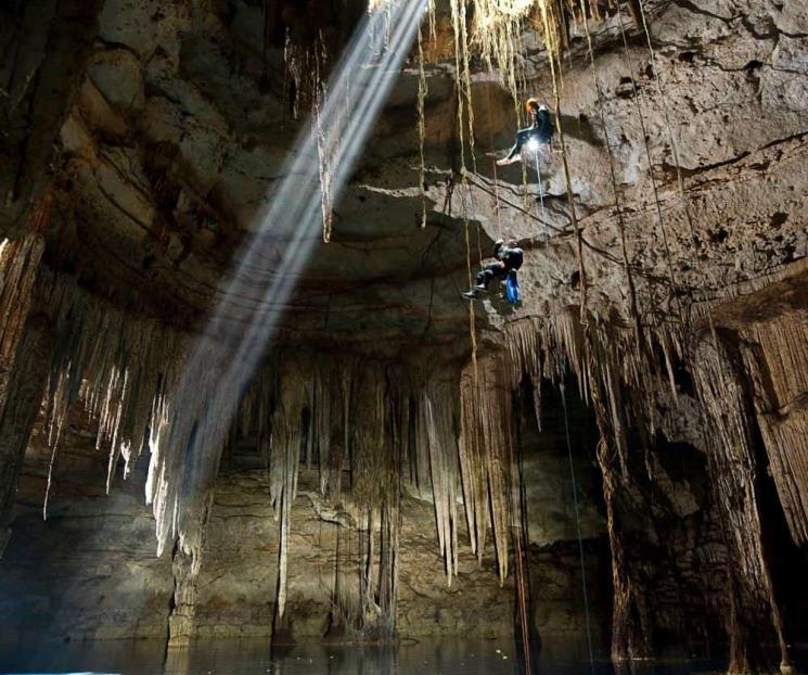 Libro reúne años de investigación del gran Acuífero maya Libro reúne años de investigación del gran Acuífero maya