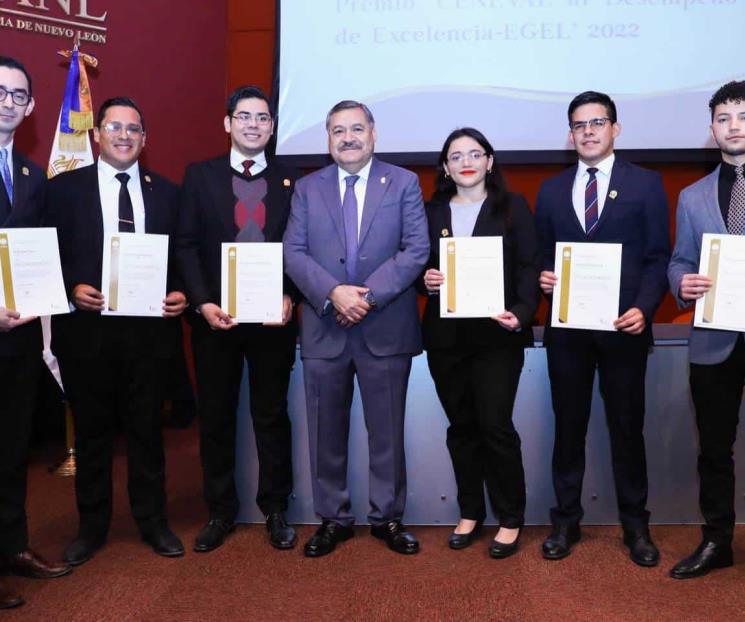 Egresan de la UANL con nivel de excelencia