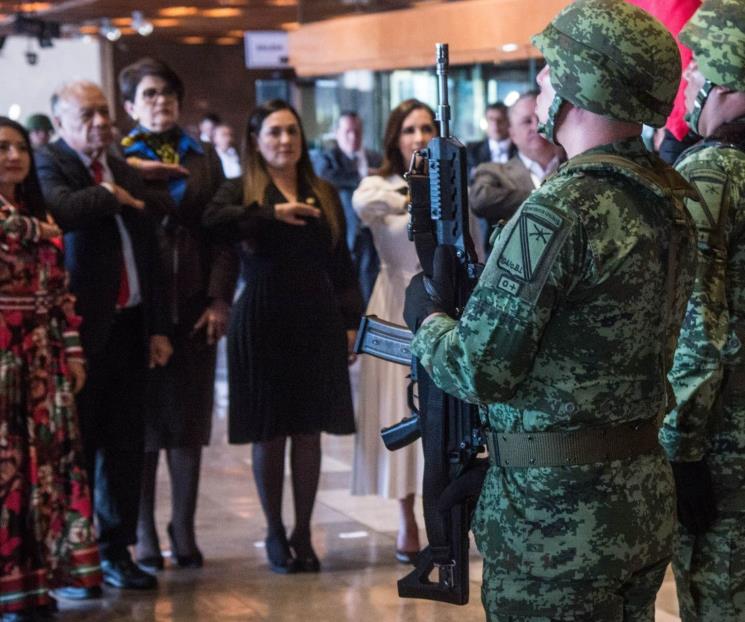 Llaman la atención a Creel por militares armados en Congreso