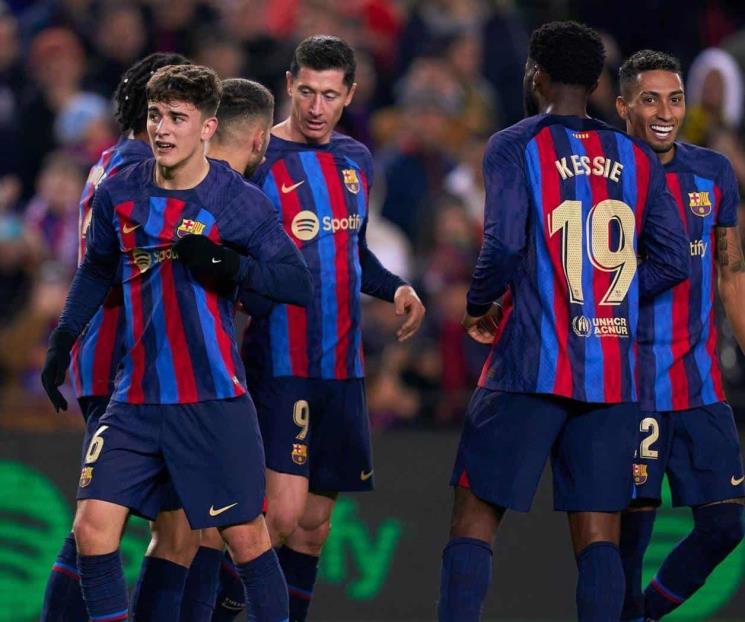 Barcelona golea a Sevilla y se alejan en la cima de La Liga