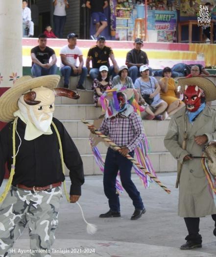 Alistan las tradiciones de Semana Santa en Tanlajás, SLP Alistan las tradiciones de Semana Santa en Tanlajás, SLP