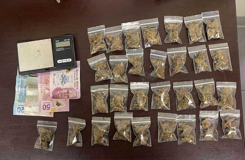 Un presunto narcomenudista detenido la semana pasada por la Agencia Estatal de Investigaciones y quien estaría relacionado en diversos ilícitos, fue vinculado a proceso