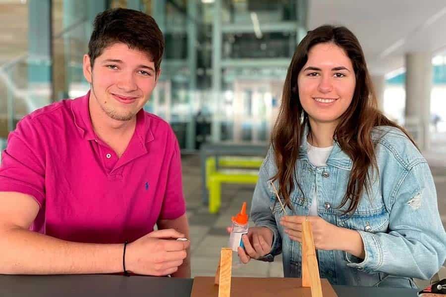 Jóvenes crean modelo de cúpula para iglesia Jóvenes crean modelo de cúpula para iglesia