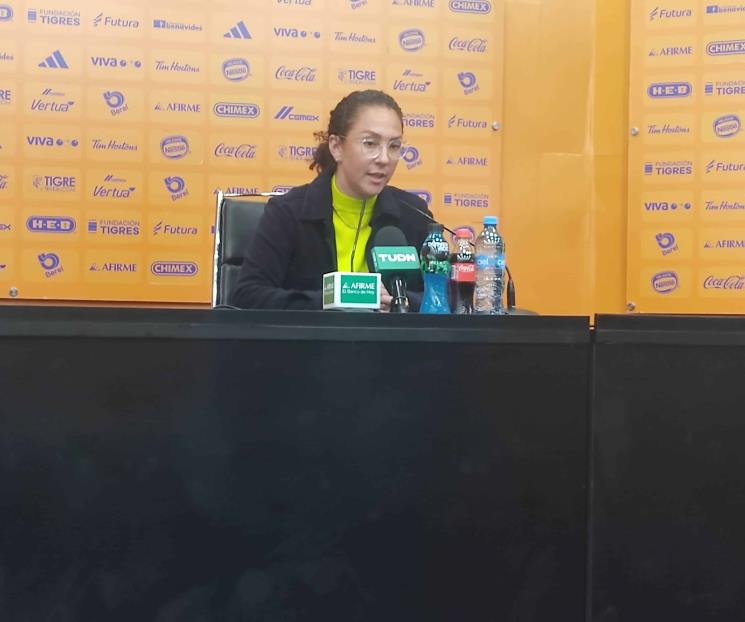 Contenta Carmelina con récords de Tigres Femenil Contenta Carmelina con récords de Tigres Femenil
