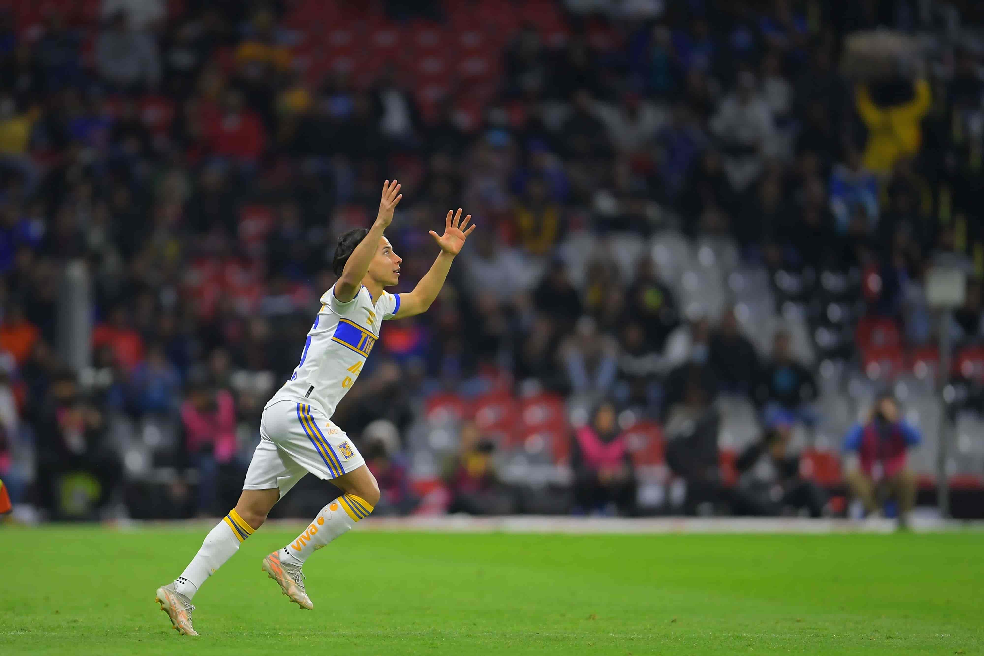 Diego Lainez debuta como jugador felino.