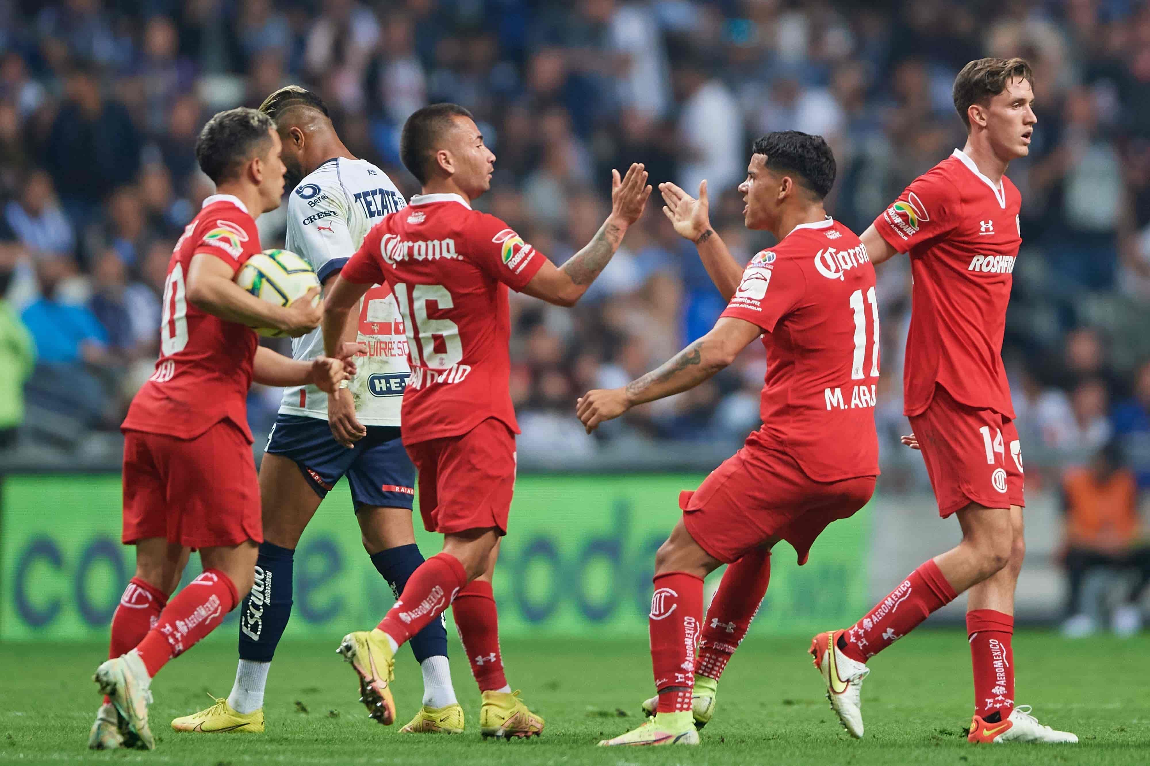 Maximiliano Araujo hace el del descuento.