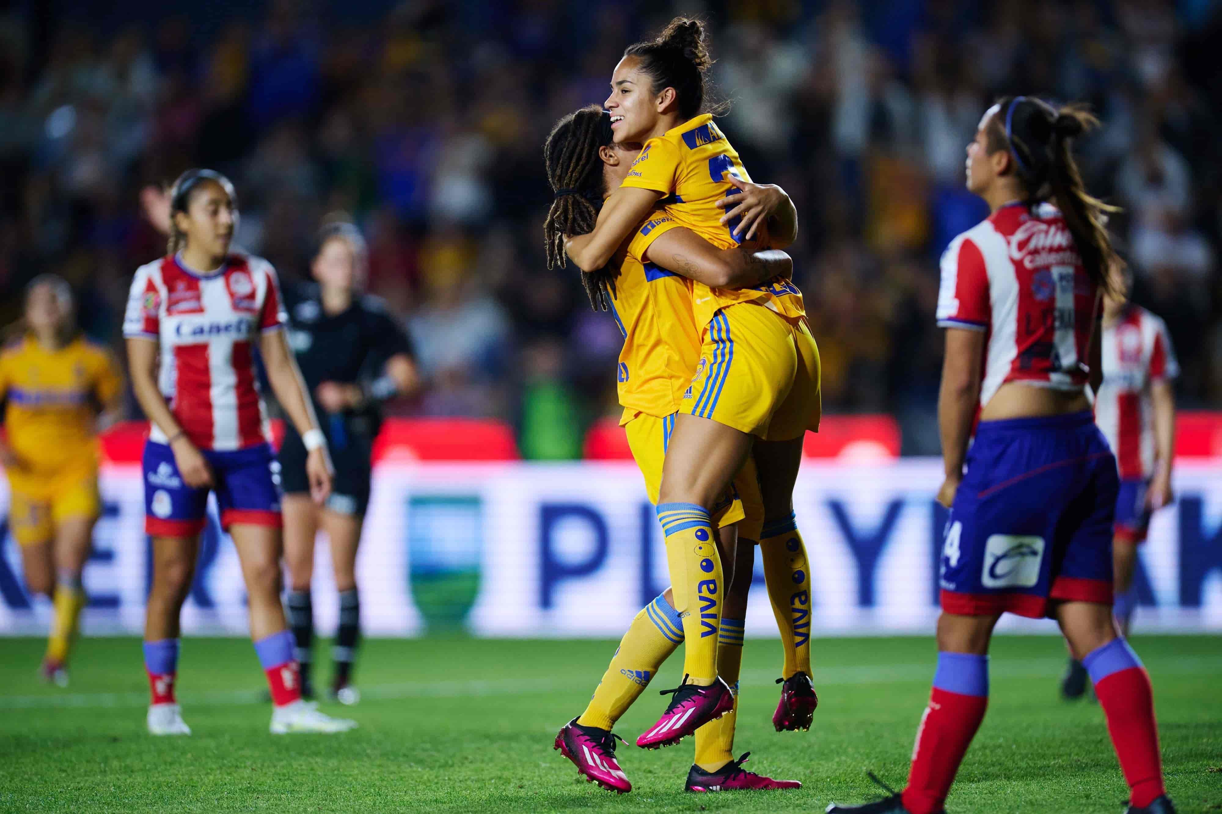 Maricarmen Reyes hace el 2-1.