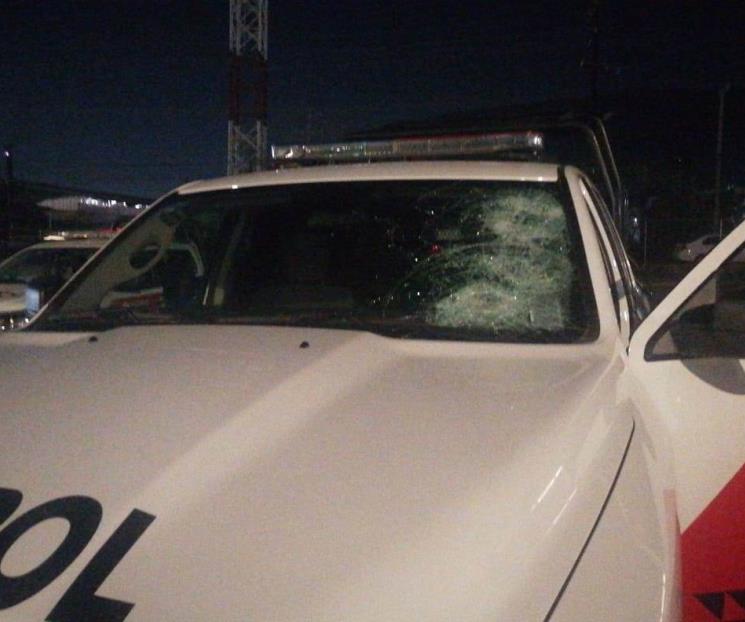 Agreden a policías por detener a menor en Escobedo