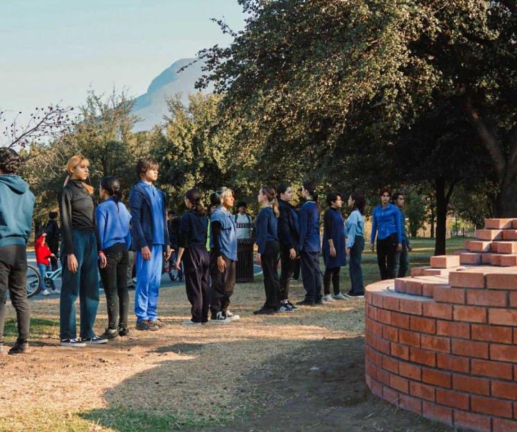 Le dan movimiento al Terzo Paradiso Le dan movimiento al Terzo Paradiso