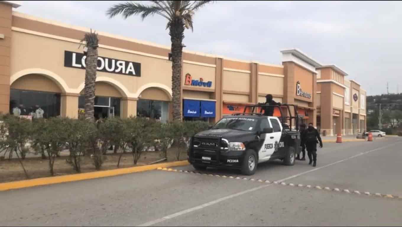 Un guardia de seguridad, de una tienda departamental ubicada en el municipio de Montemorelos, resultó herido al enfrentar  a un delincuente, que intentó asaltar la zona de cajas