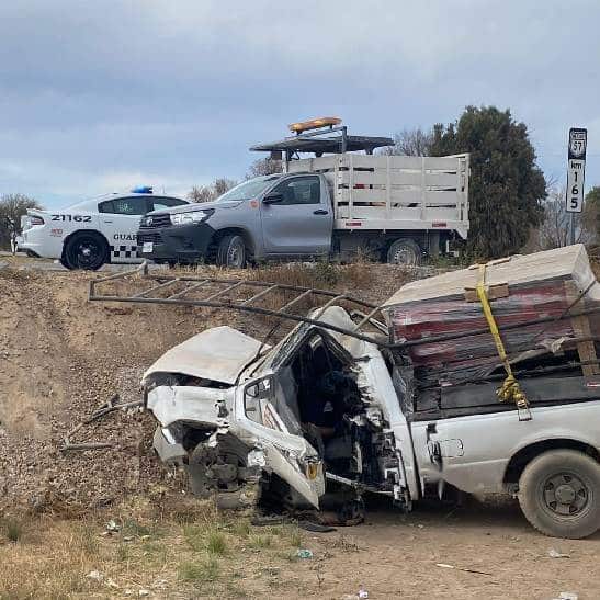 Una persona sin vida y dos lesionado graves, fue el saldo que dejó un choque registrado en Galeana