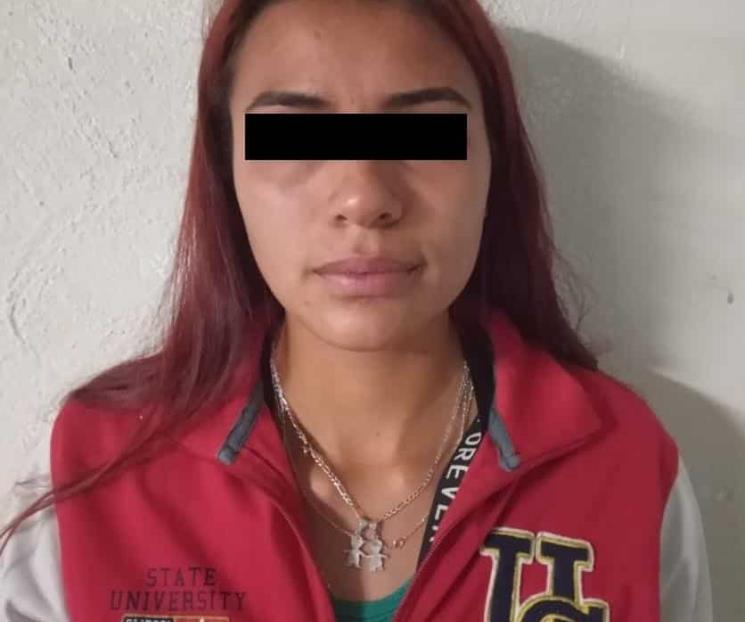 Detienen a mujer con arma de fuego