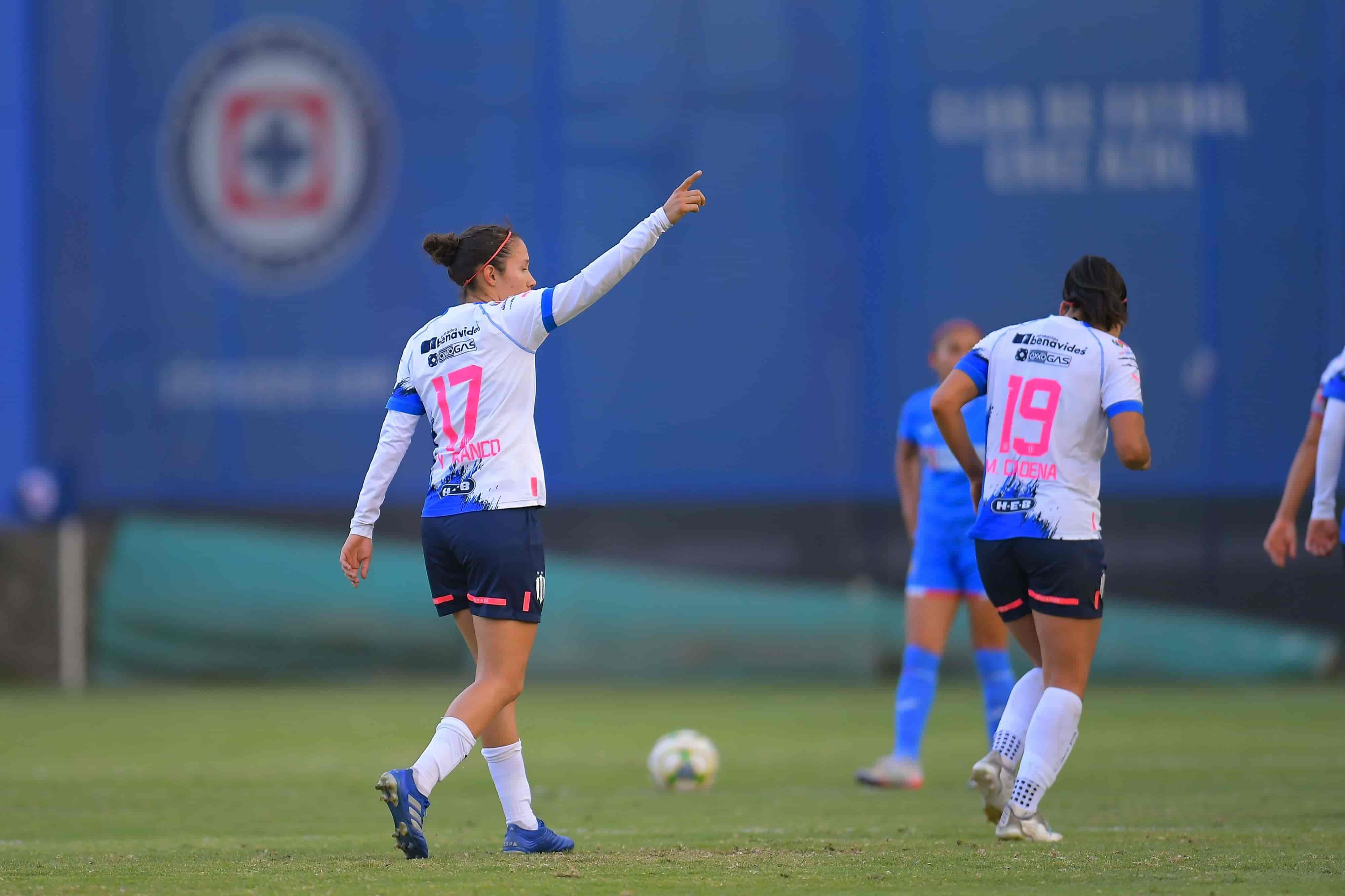Yamilé Franco hace el 3-0.
