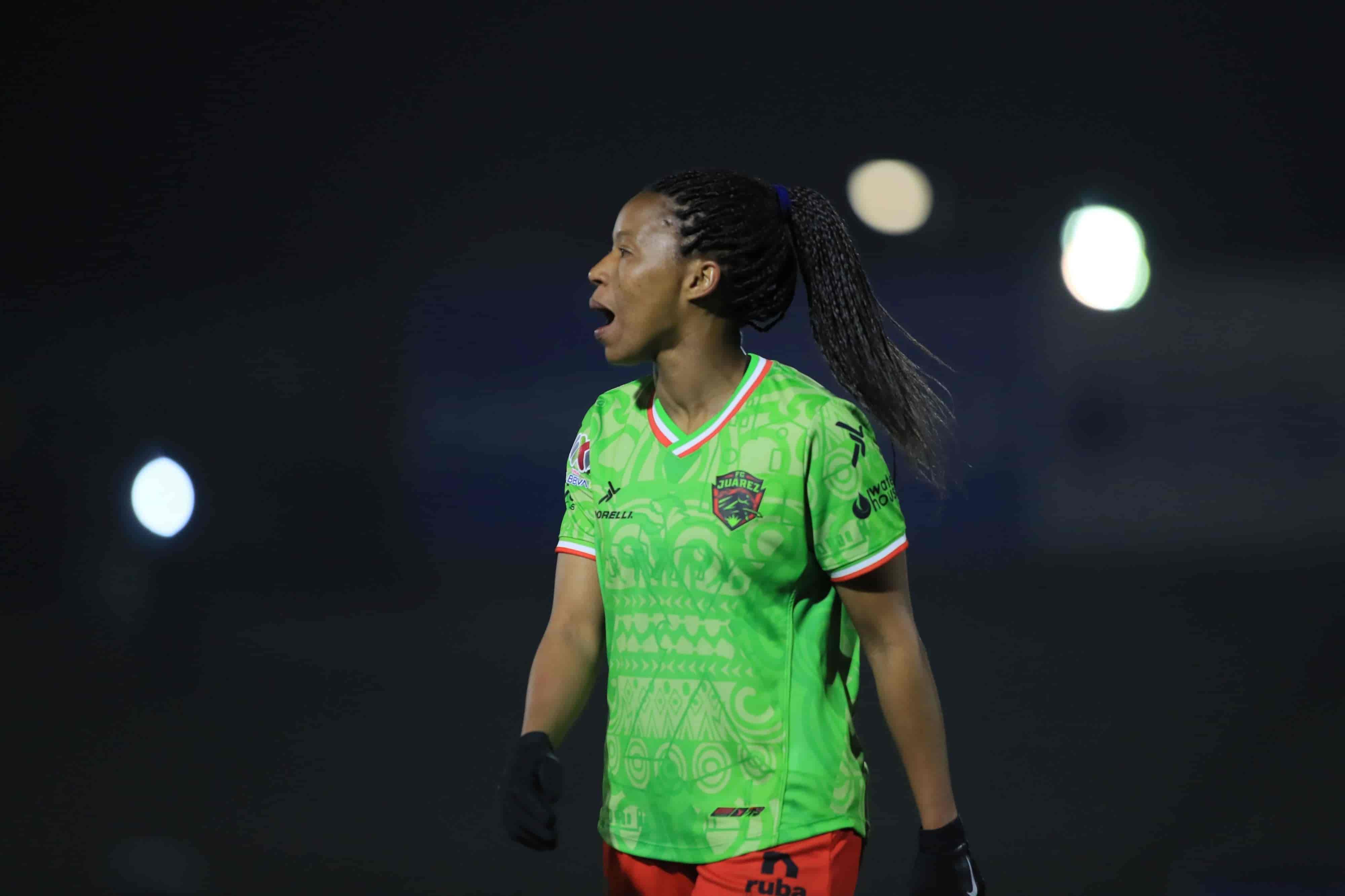 Jermaine Seoposenwe hace el 3-1.