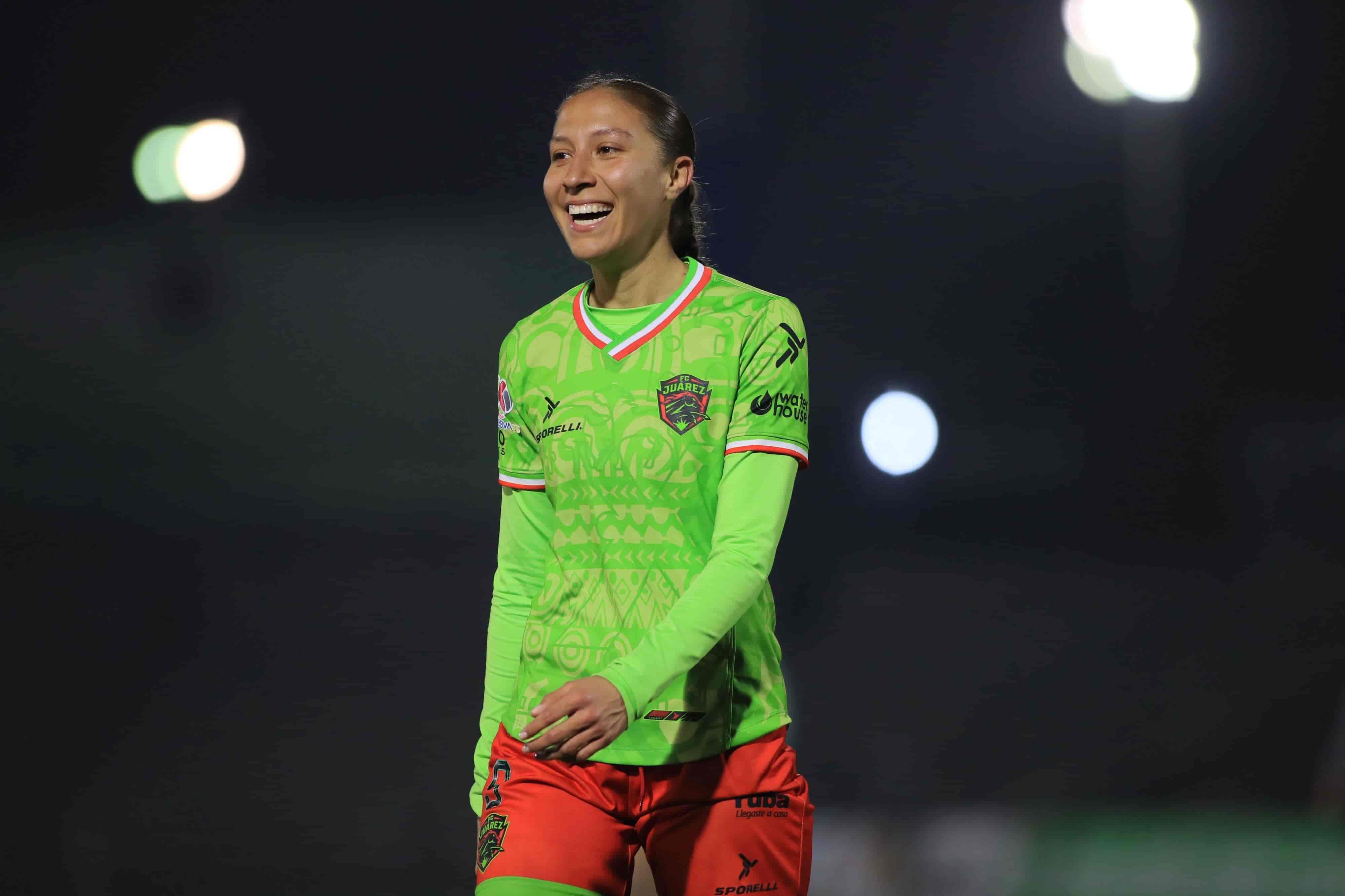 Myra Delgadillo hace el 2-1.