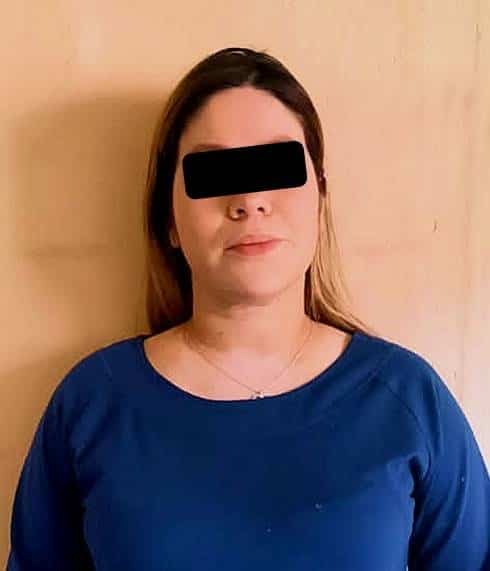 detuvieron a una pareja que viajaba a exceso de velocidad en una camioneta, que está reportada como robada