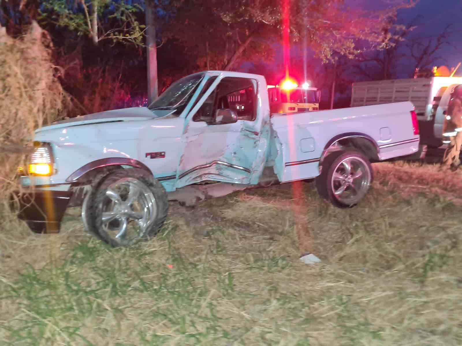 Tres personas lesionadas, fue el saldo que dejó un choque lateral, entre una camioneta y un automóvil sedan