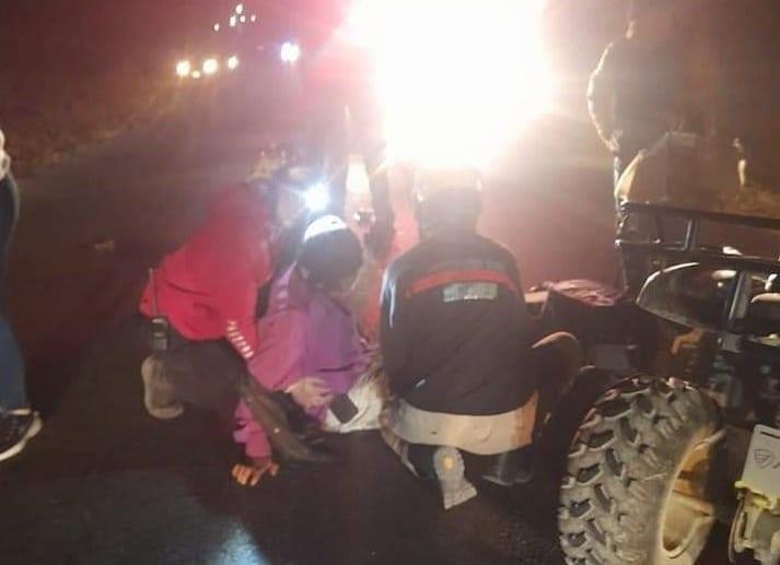 Conductor sufre lesiones al caer de cuatrimoto
