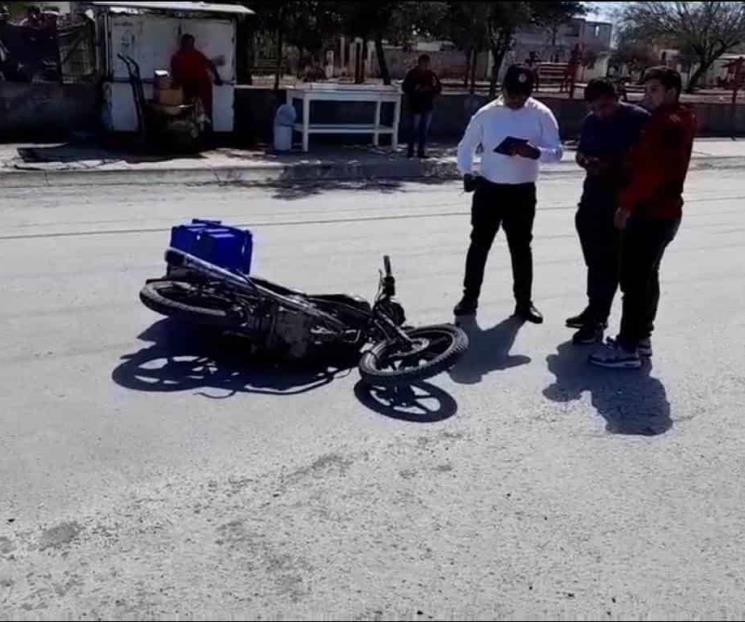 Se estrella moto contra auto Se estrella moto contra auto