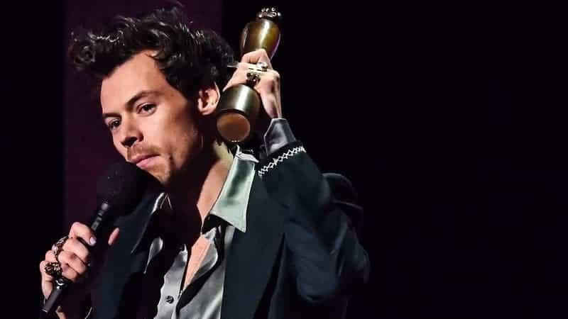 Harry Styles dedica premio a One Direction Harry Styles dedica premio a One Direction