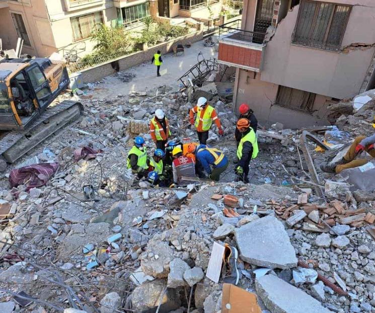 Rescatistas de QR hallan personas con vida en Turquía Rescatistas de QR hallan personas con vida en Turquía