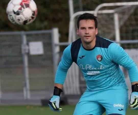 Ataja penal y después muere Ataja penal y después muere