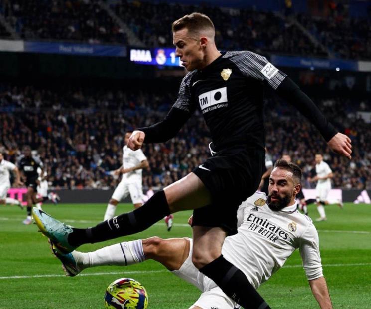 El Madrid golea al Elche en la Liga de España El Madrid golea al Elche en la Liga de España