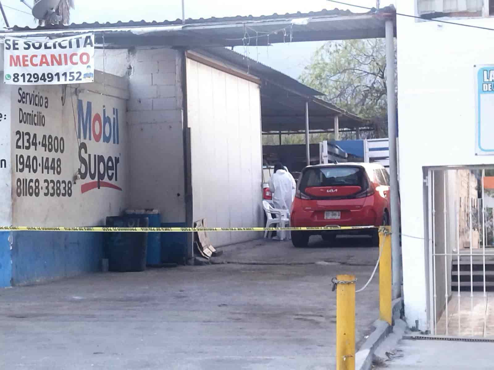 Una persona sin vida y otro mal herido, fue el saldo que dejó el ataque a un taller mecánico, en la colonia Granja Postal