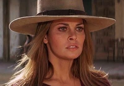 Welch protagonizó la película Hannie Caulder (1971) como la heroína del mismo nombre que busca venganza sobre un grupo de criminales