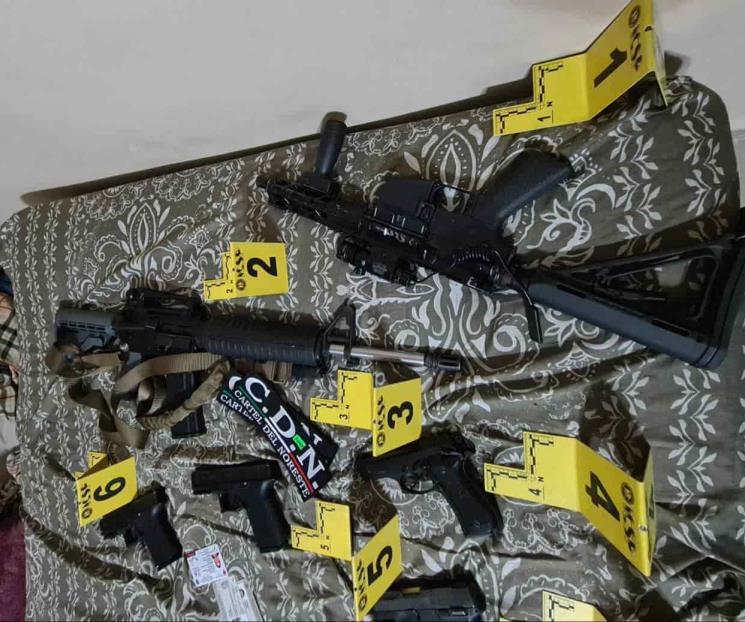 Aseguran armas, droga y equipo táctico tras cateos Aseguran armas, droga y equipo táctico tras cateos