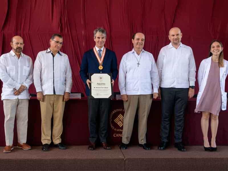 Rector de TecSalud reconocido por liderazgo y trayectoria Rector de TecSalud reconocido por liderazgo y trayectoria