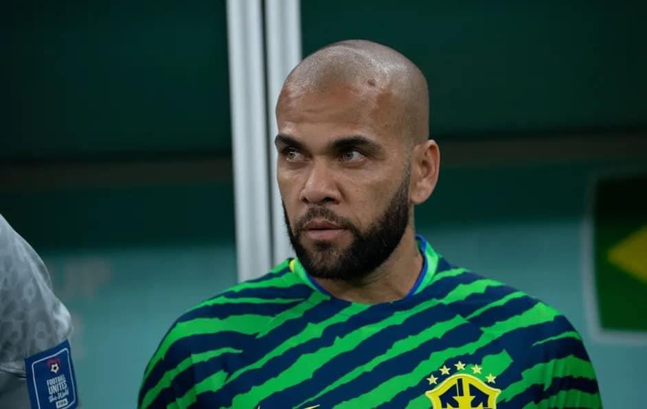 Reconoce defensa que Alves si tocó a mujer