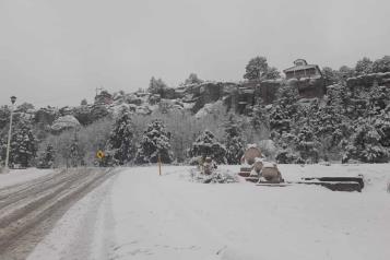 Nieve viste de blanco a la sierra Tarahumara en Chihuahua