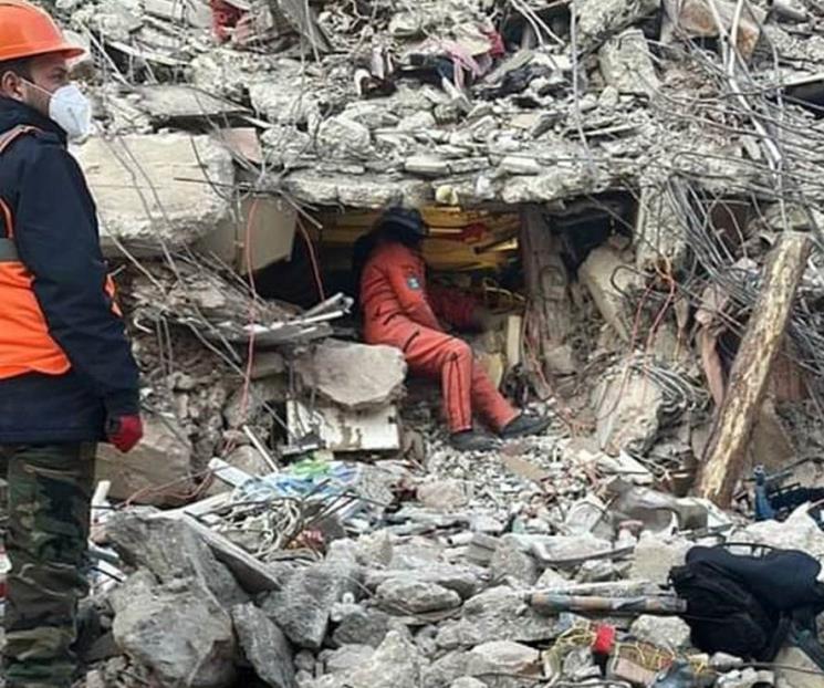 Topos mexicanos rescatan cuerpos de una familia en Turquía