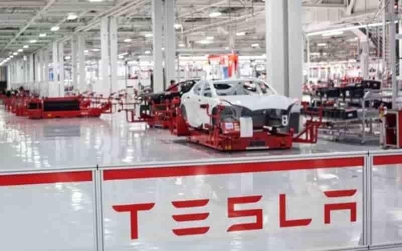 Confirma charla con Musk sobre instalación de Tesla Confirma charla con Musk sobre instalación de Tesla