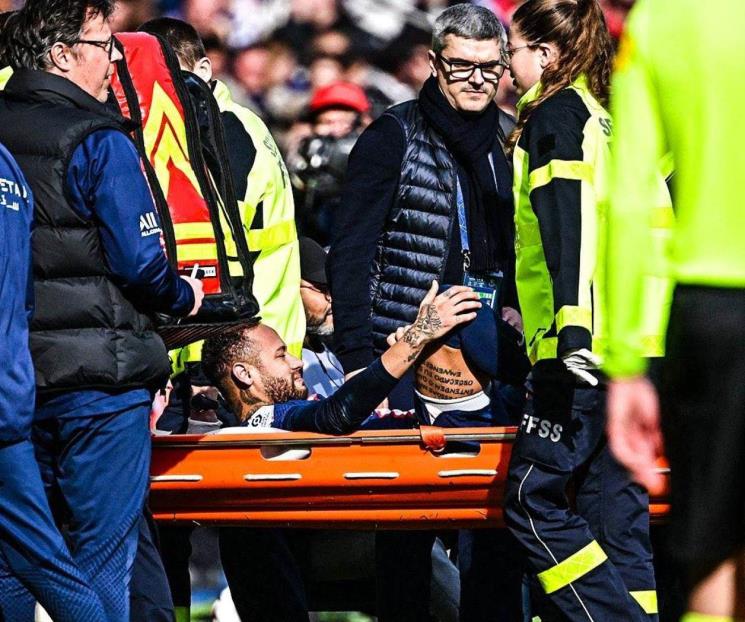 Sufre Neymar esguince de tobillo y está lesionado