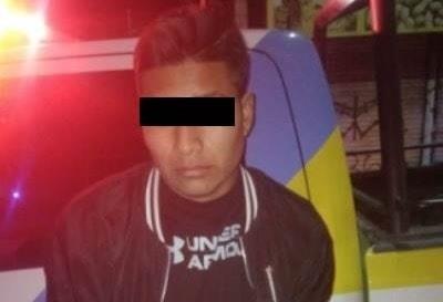 Golpea a peatón y es detenido