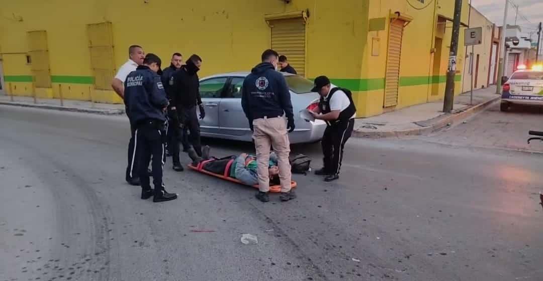 Impacta moto contra auto