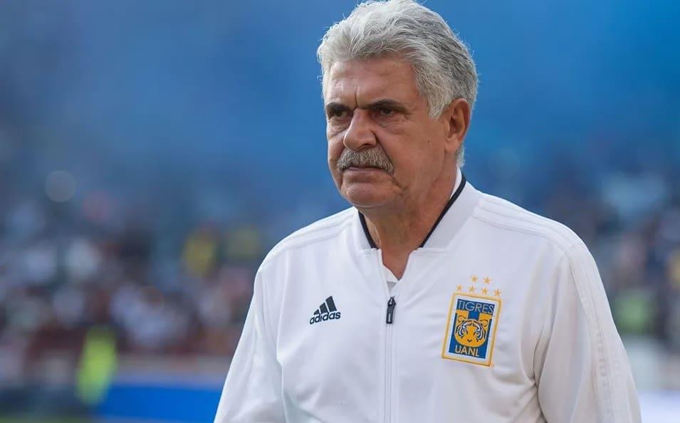 Tuca se pone ‘azul’ Tuca se pone ‘azul’