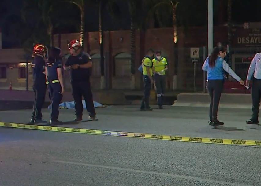 Un hombre, al parecer en situación de calle, falleció luego de ser atropellado por al menos dos vehículos