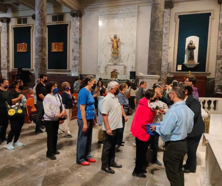 Acuden fieles católicos a imposición de la ceniza