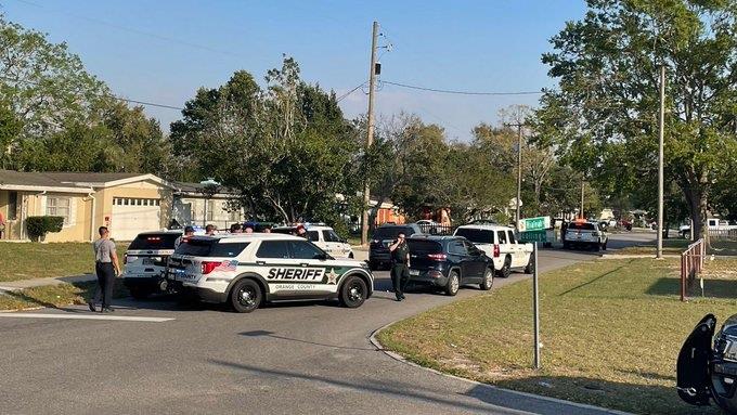 Muere una menor y un periodista por tiroteo en Florida Muere una menor y un periodista por tiroteo en Florida