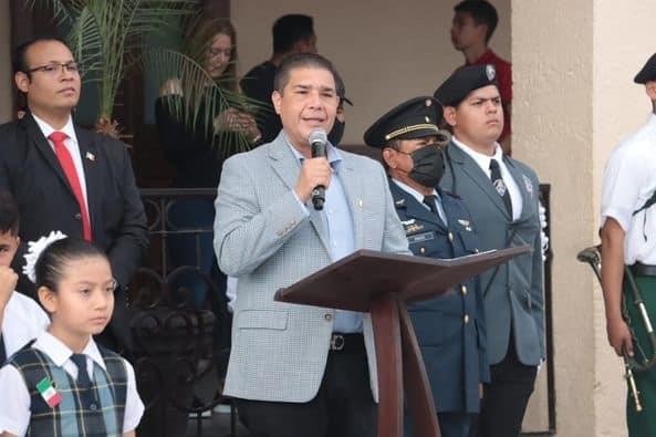 Celebran Día de la Bandera visitando escuelas en Juárez