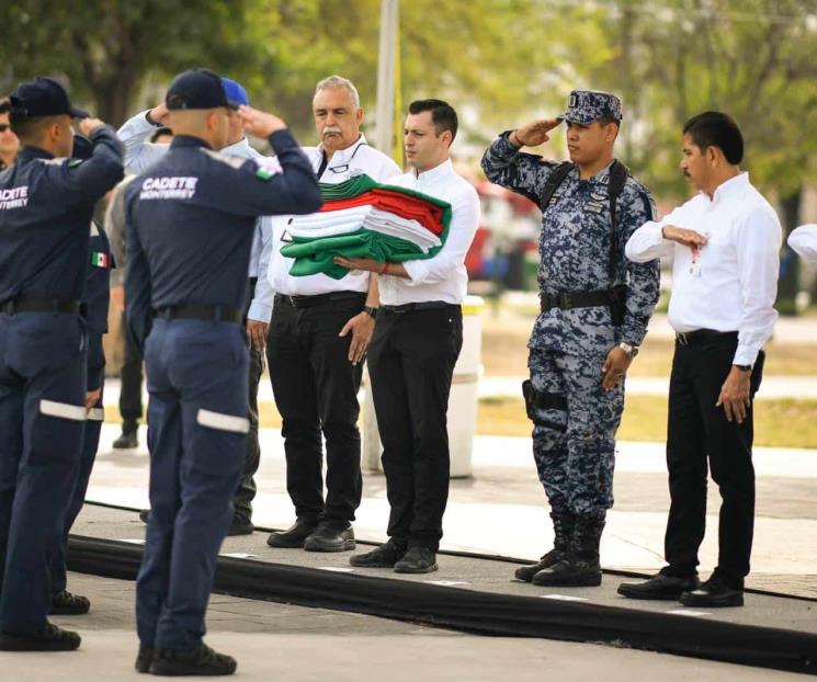 Abanderan a la Academia de Policía de Monterrey Abanderan a la Academia de Policía de Monterrey